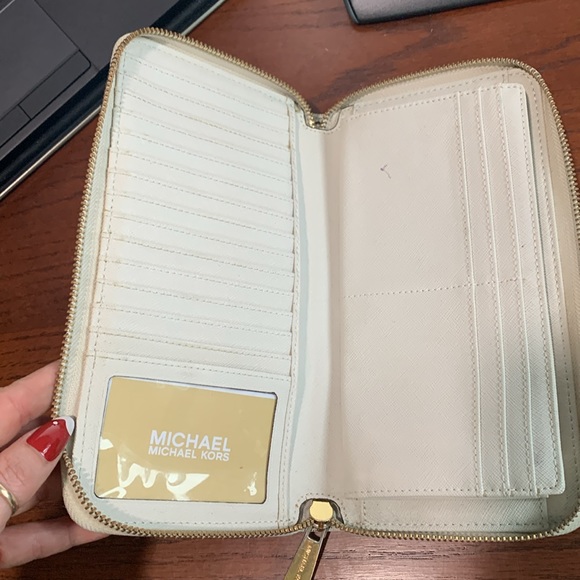 Michael Kors wallet/clutch - Picture 5 of 6
